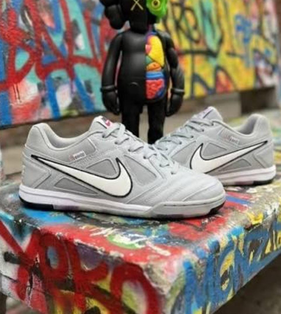 Nike x Supreme Gato SB